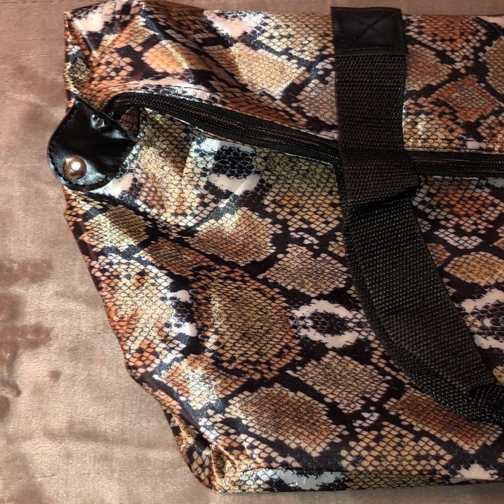 Bijoux Terner Large Python Snake Print Foldable Travel Bag - Picture 5 of 8